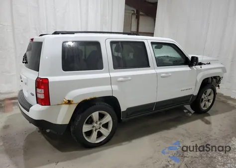 2015 Jeep Patriot Latitude z USA, uszkodzony, nr VIN 1C4NJRFB1FD376630